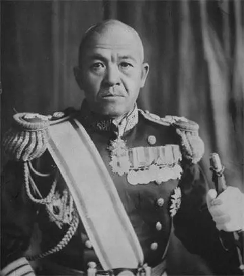 此人是二战著名海军将领，导演了珍珠港、中途岛两场战役的败北