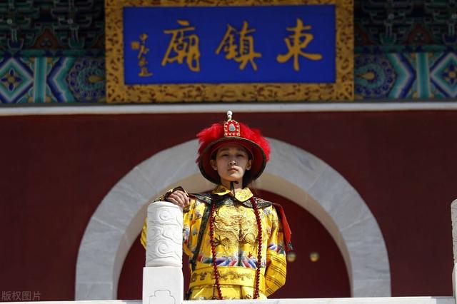 第一才子用三个字奉承清朝皇帝，却无法挽回他对文化的打击