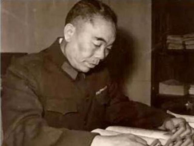 1948年，一支3万人杂牌军战场起义，中央军随即缴枪投降