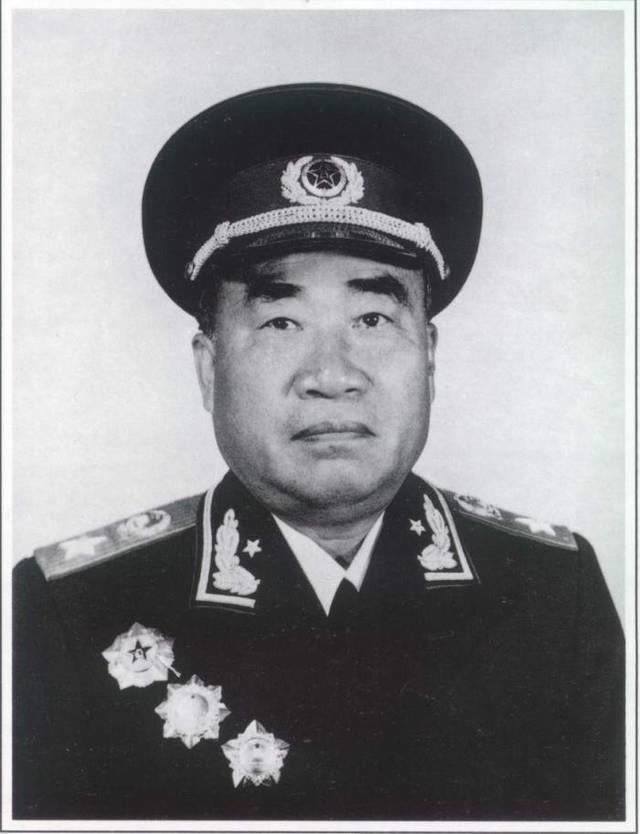 1988年，新中国恢复军衔制，邓小平决定：军衔设到上将为止