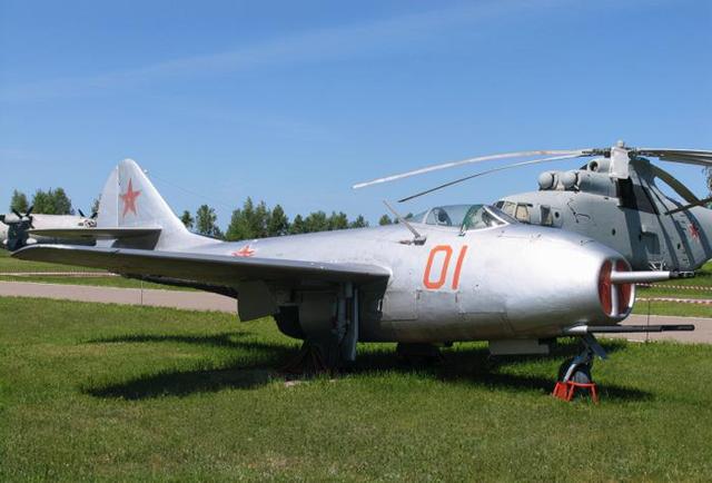 抗美援朝时，苏联卖给中国米格9，斯大林得知后说：免费换米格15