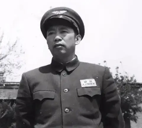 1958年，刘亚楼和毛主席争辩，主席叹息说：空军他说了算