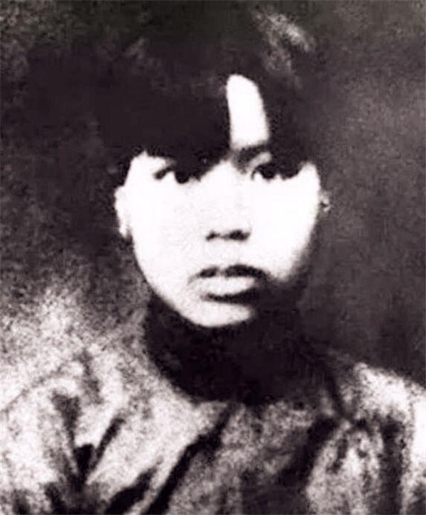 她是主席第一任妻子，年长毛主席4岁，建国后主席曾为她破例