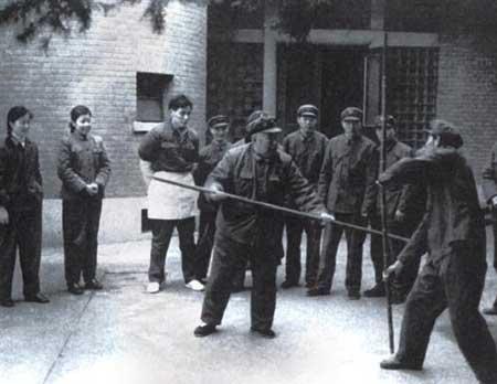 1952年，许世友衣锦还乡，为何亲手将叔叔送上法庭？