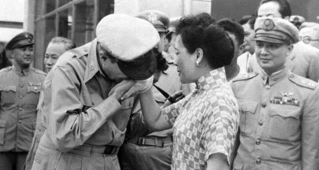 朝鲜战争时，麦克阿瑟访台让杜鲁门生气，竟说台湾不属于中国