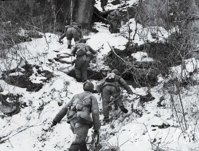 1950年，朝鲜进攻釜山受阻，美军就是否仁川登陆扯皮