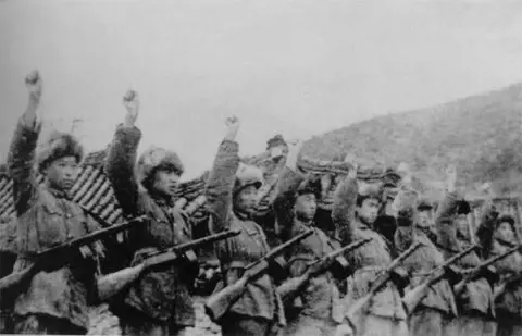 1950年，朝鲜进攻釜山受阻，美军就是否仁川登陆扯皮