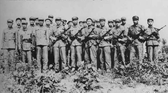 1951年春节，志愿军在战火中拿到“年夜饭”，可是却说：不舍得吃