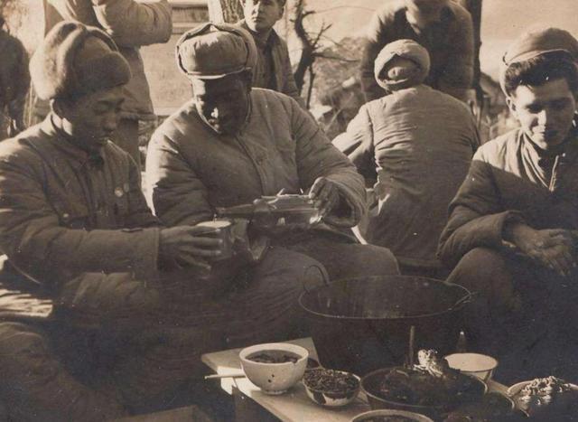 1951年，彭德怀在鸭绿江桥头怒吼炊事员，不久后空军正式参战