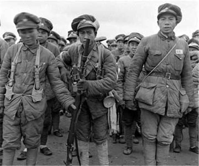 张灵甫阵亡后，整编74师俘虏拒绝思想改造，最后被司务长收服
