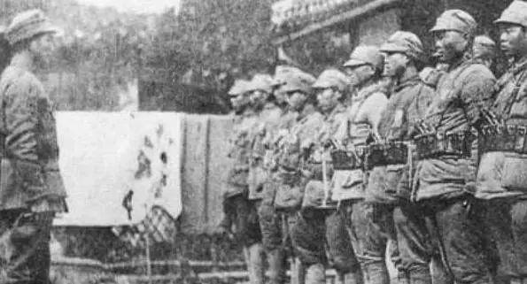 1951年，黄克诚在省委碰到“老战友”，他暗中发布命令：逮捕他