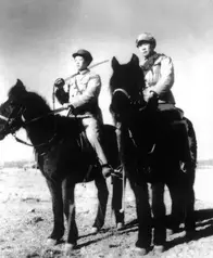 1940年，新四军连队被几千会匪围困，干部肖楚出手，两枪定乾坤