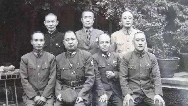 1943年，熊向晖在西安迎接八路军，周恩来说：带点儿杂志给胡宗南