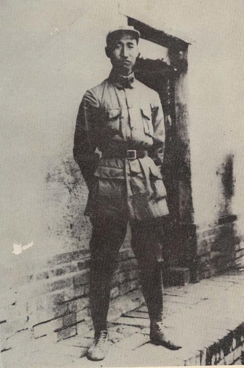 1933年，吴瑞林接到徐向前命令：回家养伤，三天后他带回千名红军