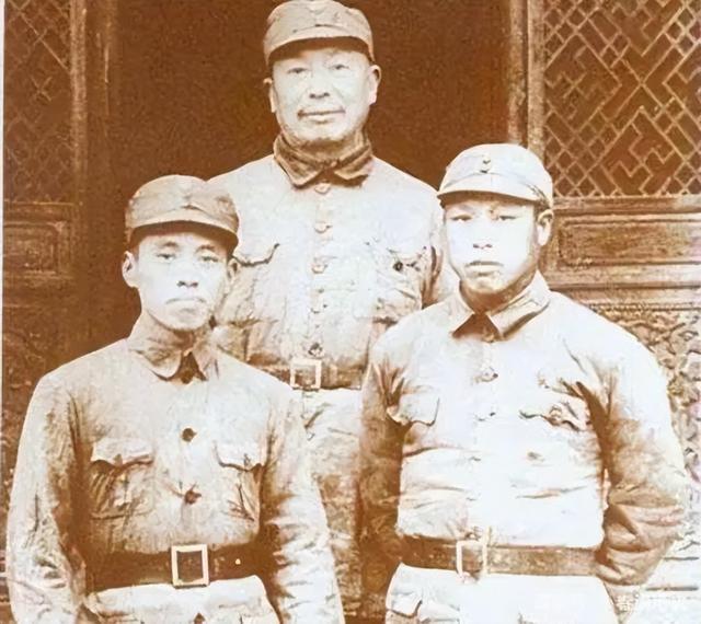 1935年，陈伯钧与兄长在西康对峙却没见面，两年之后追悔莫及