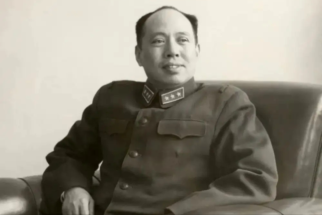 1935年，陈伯钧与兄长在西康对峙却没见面，两年之后追悔莫及