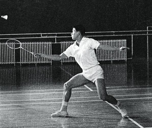1962年，贺龙和陈毅因为羽毛球事业斗嘴，总理说：折中一下