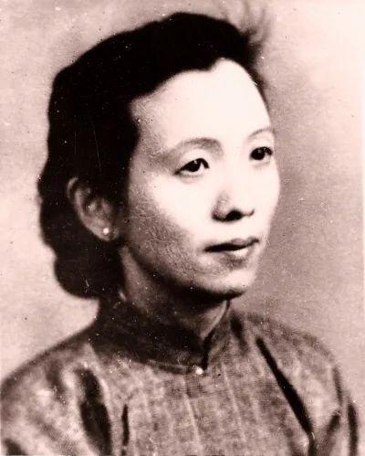南京解放后，一女子来到总统府，对哨兵说：我是陈修良，要见政委