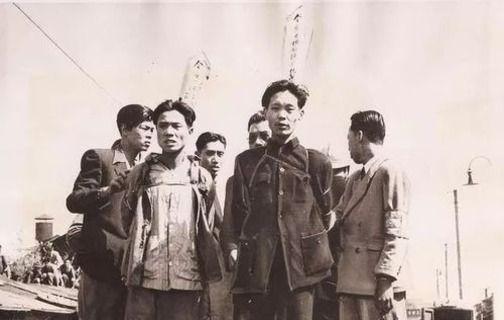 1947年一位敌人军官徒步进入解放区，张口说道：我是902号情报员