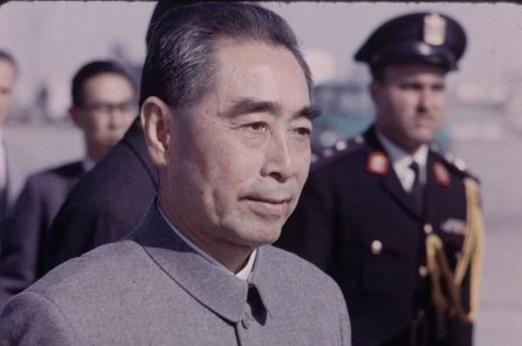 1961年，熊向晖硬怼英国功勋元帅；周总理却说：你说话太过分了