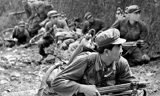 1965年，湘西开始二次剿匪，出动七千人，目标是国内最后两名土匪