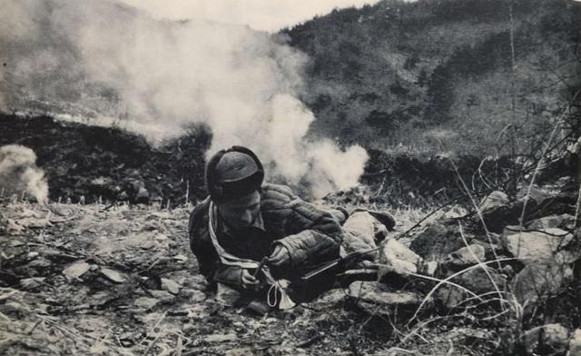 志愿军侦察英雄刘庆亮：钢牙咬断钢丝，一个班敢打两个美军装甲排