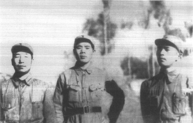 1945年，日军空军少佐被八路军俘虏，曾克林说：把他当朋友对待