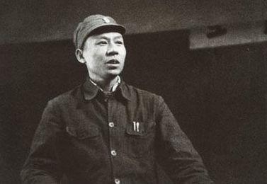 1942年，刘少奇给铁道游击队下命令：协助我给毛主席送一万两黄金