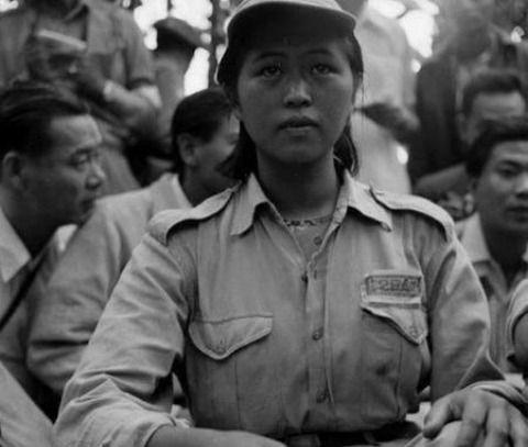 1934年，红军俘虏两名国民党女兵，李克农说：那个穿靴子的放了吧