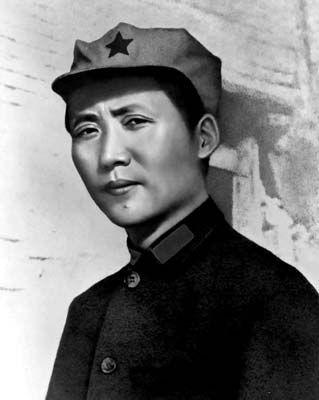 1934年，红军俘虏两名国民党女兵，李克农说：那个穿靴子的放了吧