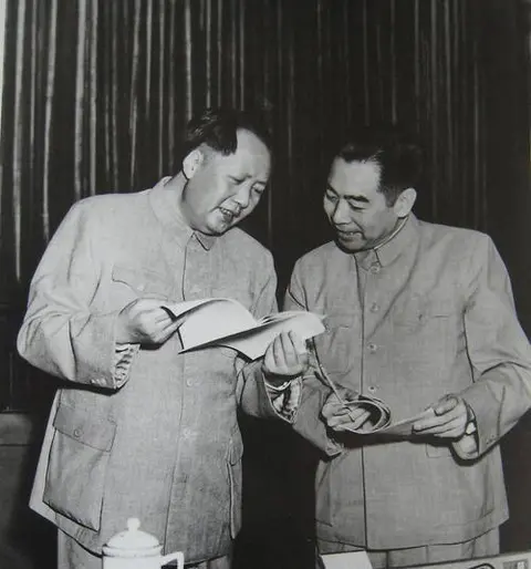 1955年，毛主席得知陈明仁准备授少将衔，马上指示：他必须是上将