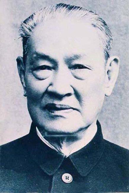 1955年，毛主席得知陈明仁准备授少将衔，马上指示：他必须是上将