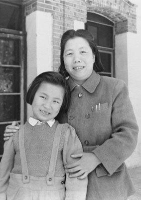 1996年，毛主席女儿李讷会见刘少奇儿子刘源，感叹：小源长大了