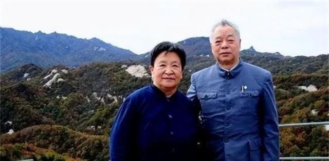 1996年，毛主席女儿李讷会见刘少奇儿子刘源，感叹：小源长大了