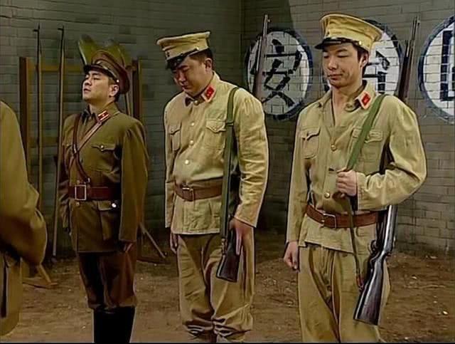 1941年，新四军将领张爱萍集合警卫连，发布任务说：去把牛夺回来