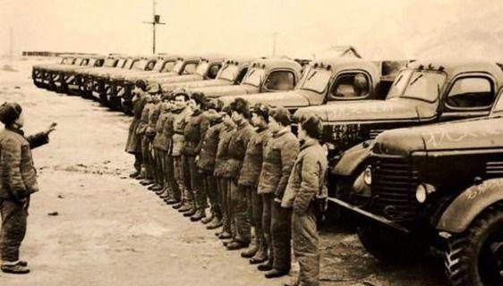 1951年，志愿军汽车遭遇美军飞机，汽车兵用高压电线干掉了敌人
