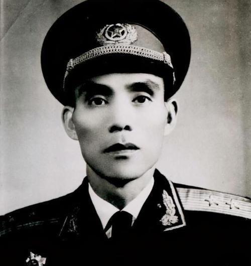 1952年，上甘岭战役告急，王近山打死一只小鸟，司机大喊：赢了