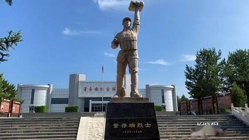 1957年，22万百姓请毛主席为董存瑞题词，主席说：朱老总题词更好