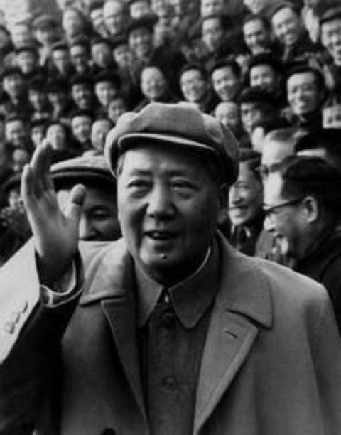 1957年，22万百姓请毛主席为董存瑞题词，主席说：朱老总题词更好