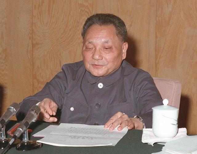 1966年，毛主席与周总理兴建地下长城，快完工时，邓公为何叫停？