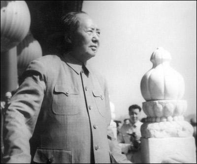 1963年，蒋介石的堂舅母，提出想去台湾，毛主席说：以礼相送