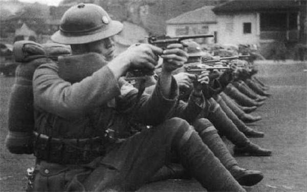 1939年，陈毅视察新四军部队，对叶飞说：调一百挺机枪给其他部队