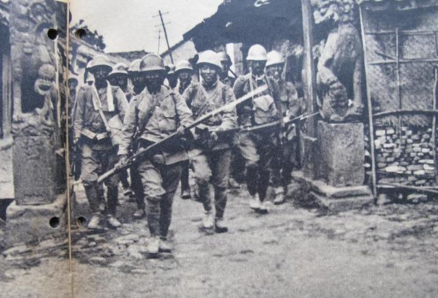 1941年，日军夜袭小村庄，八路军沉着反制，一枪未发杀敌二百多人