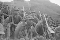 1944年，三百八路军在天津附近遭遇两千敌人，我方队长下令：追击