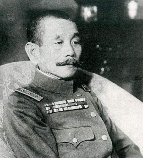 1945年，敌税统局长找到新四军将领张云逸，说：我带来一百根金条