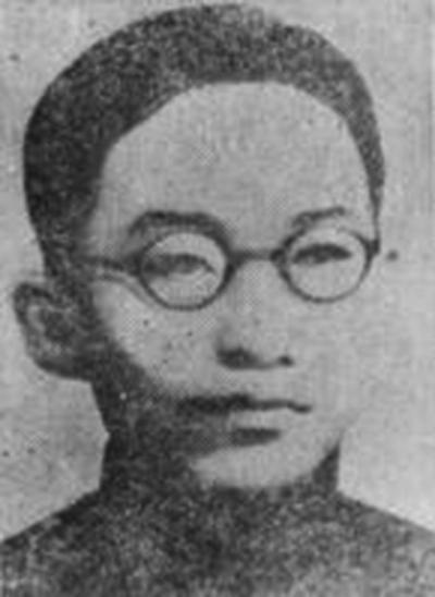 1945年，敌税统局长找到新四军将领张云逸，说：我带来一百根金条