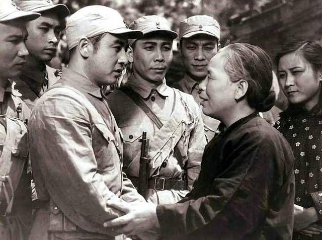 1941年，敌人女特务刺杀彭德怀，失败后彭老总说：留她一条性命