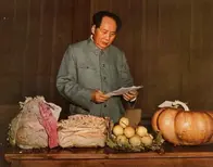 1943年，王震在南泥湾请毛主席吃烧鸡，毛主席说：鸡骨头我要拿走