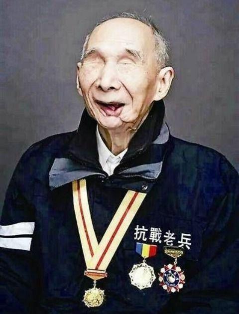 抗日老兵隐姓埋名71年，94岁完成自己心愿：亲手摸摸咱自己的坦克