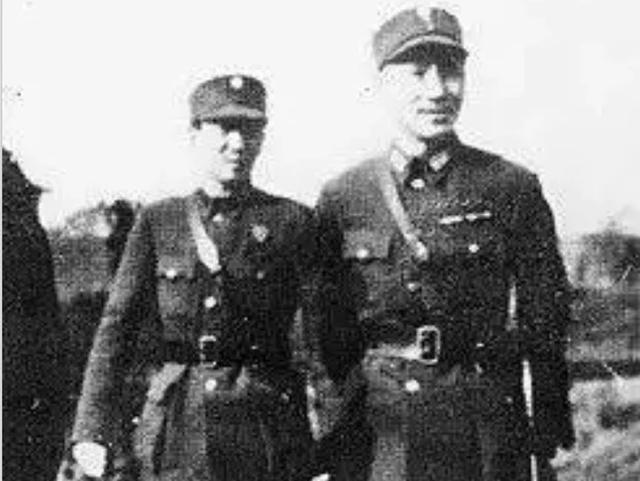 1950年，张治中与蒋经国谈和平统一，叶剑英突然来电：赶紧撤退